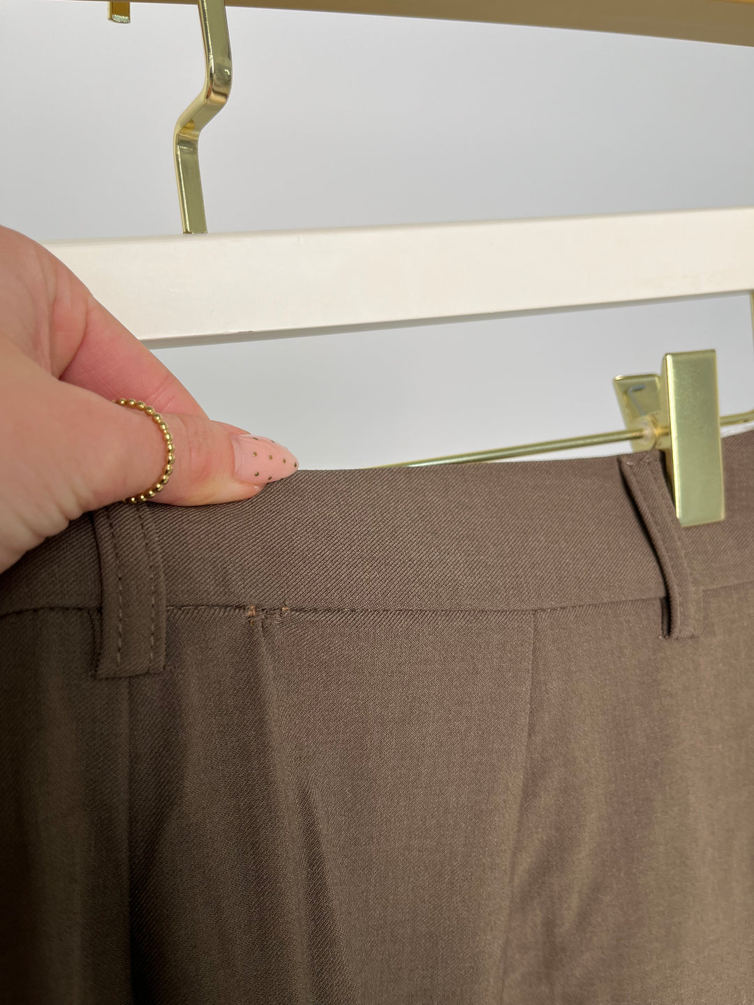 BUNDFALTENHOSE RELAXED FIT CHOCOLATE GR. S / 36 (B-WARE)