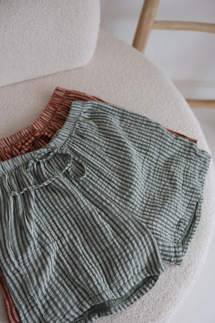 Kurze Musselinshorts Little Lines