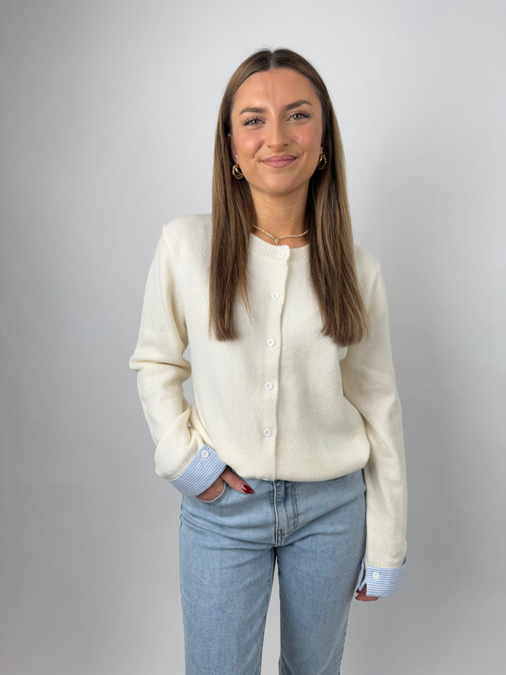 Strickjacke mit Hemddetails