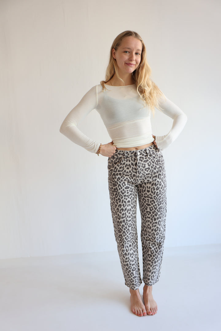 Mom Jeans mit Leoprint