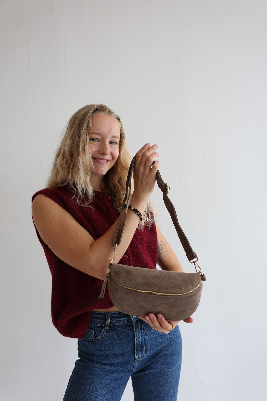 Crossbody Bag Medium aus Wildleder