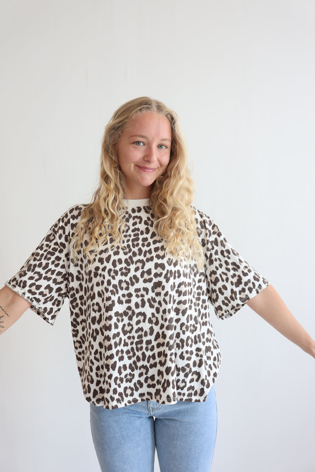 Oversize T-Shirt mit Leoprint