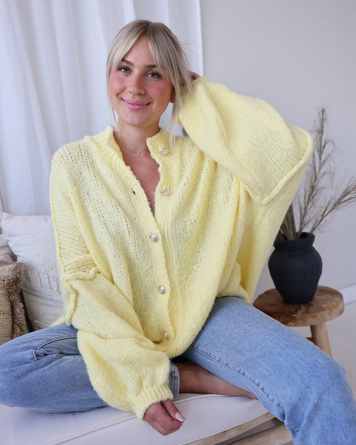Langer Oversize Cardigan mit goldenen Manschettenknöpfen Claire