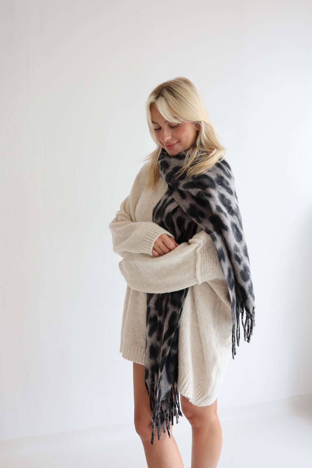 Langer Schal mit Leoprint Luna