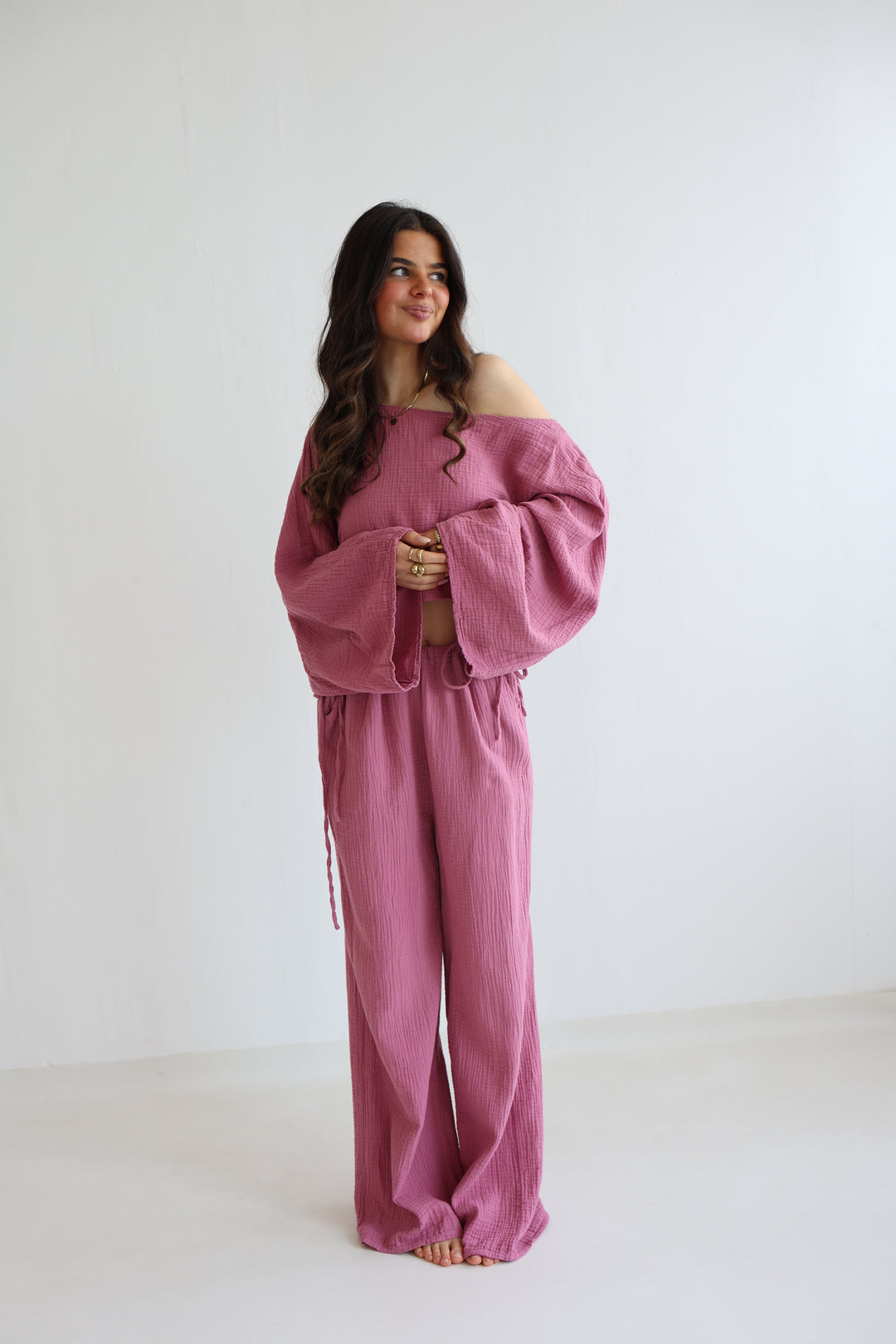 Zweiteiler aus Musselin mit Offshoulder-Shirt