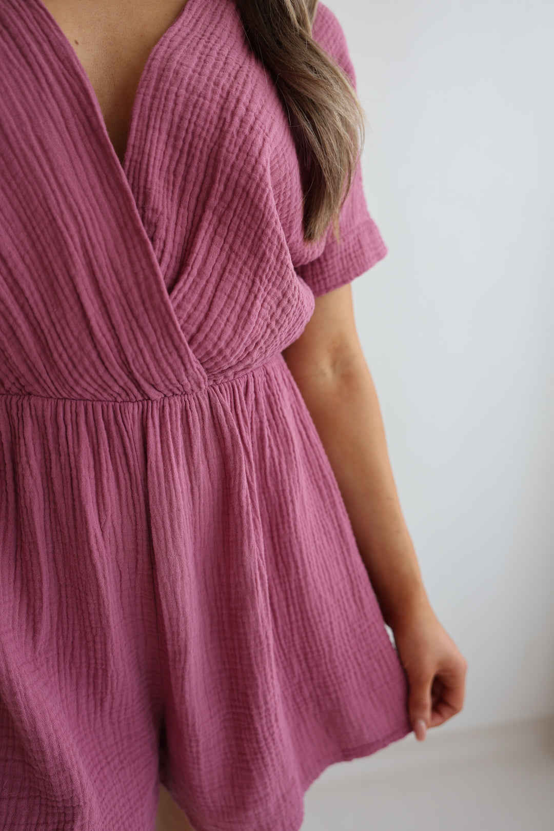 Musselin-Jumpsuit mit V-Ausschnitt Mara
