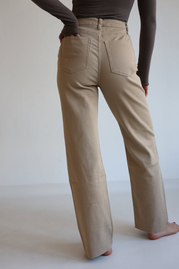 Straight Fit Jeans in Beige Aurelia