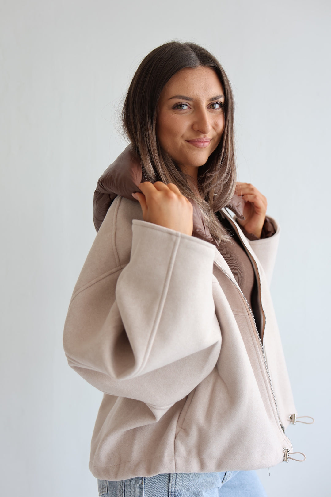 Leichte Bomberjacke mit abnehmbarer Kapuze