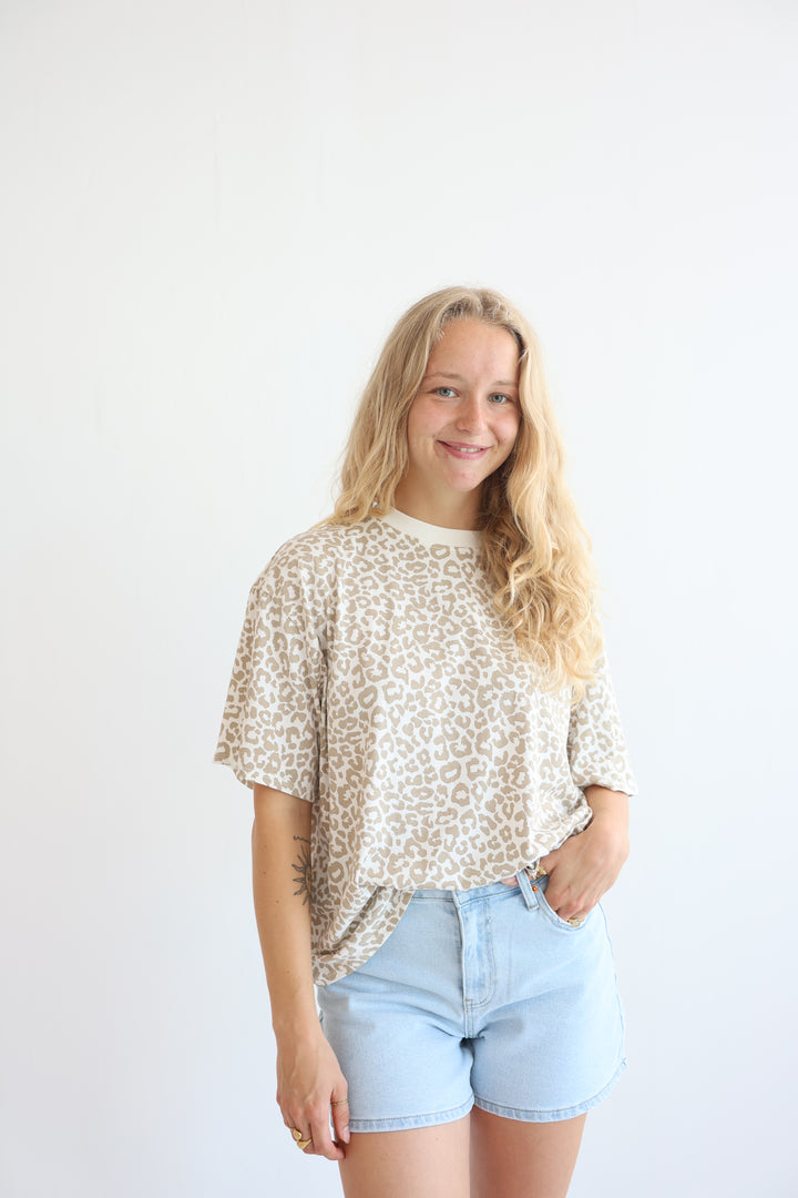 Oversize T-Shirt mit Leoprint