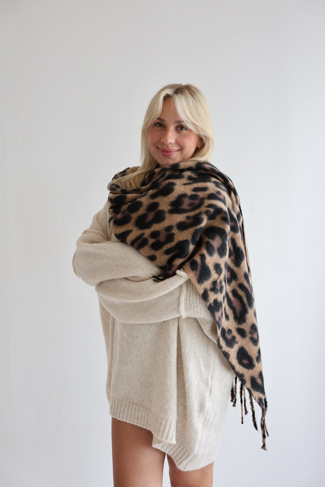 Langer Schal mit Leoprint Luna