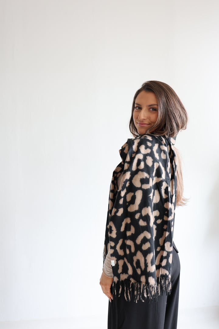 Langer Schal Leo Love