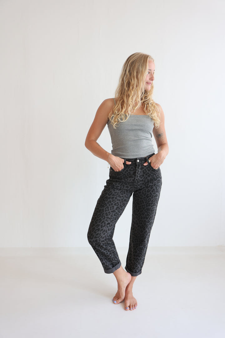Noir Wild Mom Jeans
