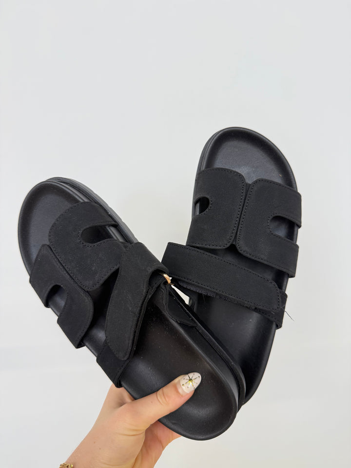 CASUAL SLIDE SANDALS SCHWARZ GR.39 (B-WARE)