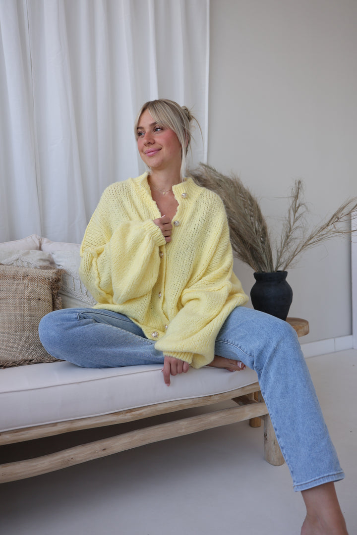 Langer Oversize Cardigan mit goldenen Manschettenknöpfen Claire
