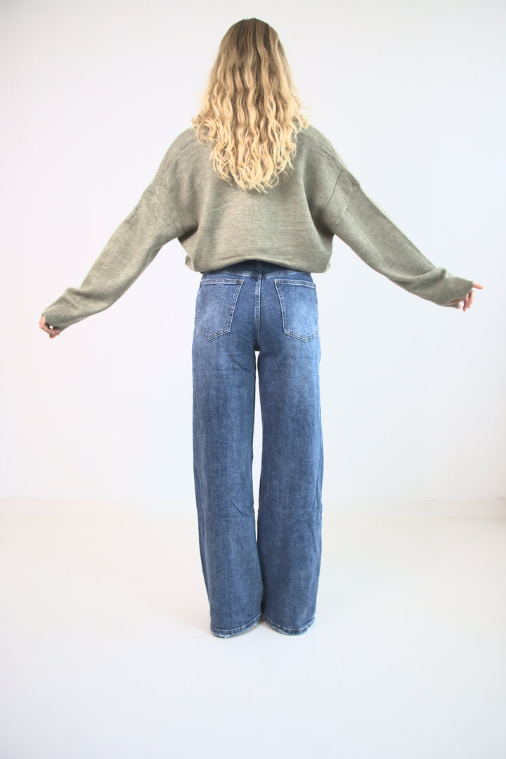 Downtown Classic Straight Fit Jeans