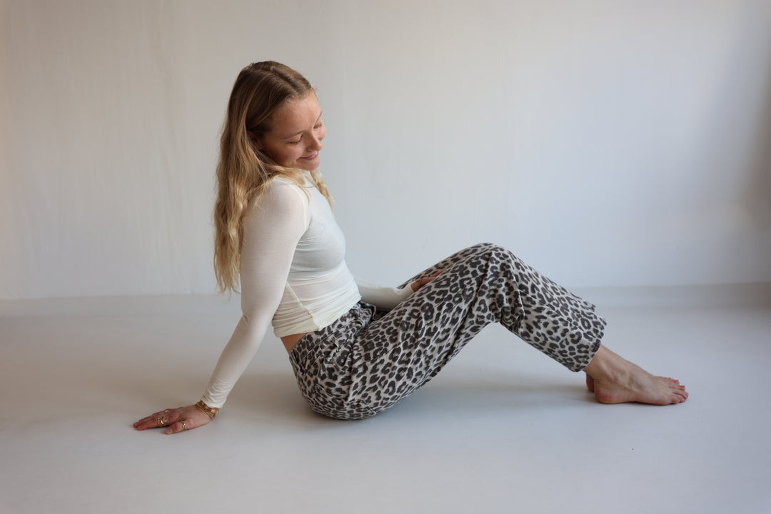 Mom Jeans mit Leoprint