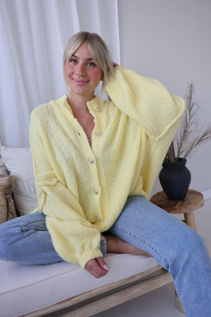 Langer Oversize Cardigan mit goldenen Manschettenknöpfen Claire