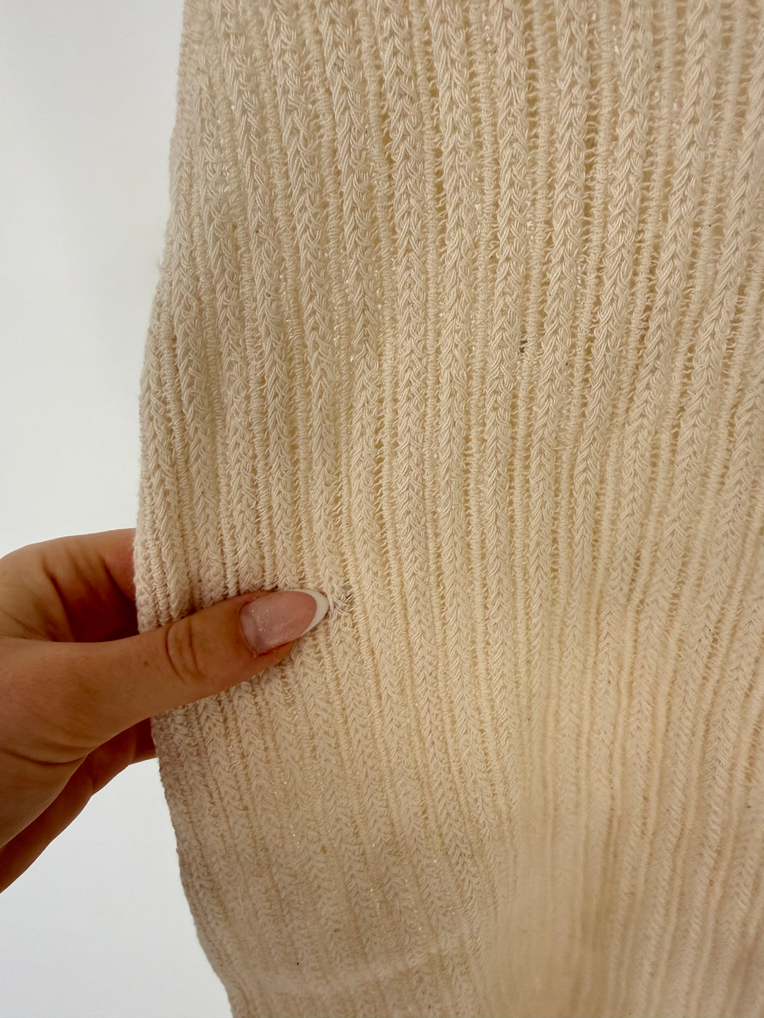 RIBBED SLEEVELESS V-NECK TOP (B-WARE)