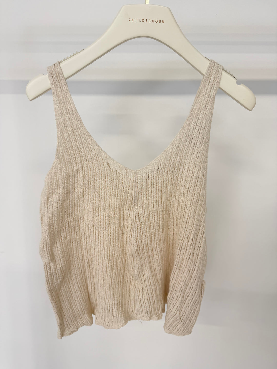 RIBBED SLEEVELESS V-NECK TOP (B-WARE)