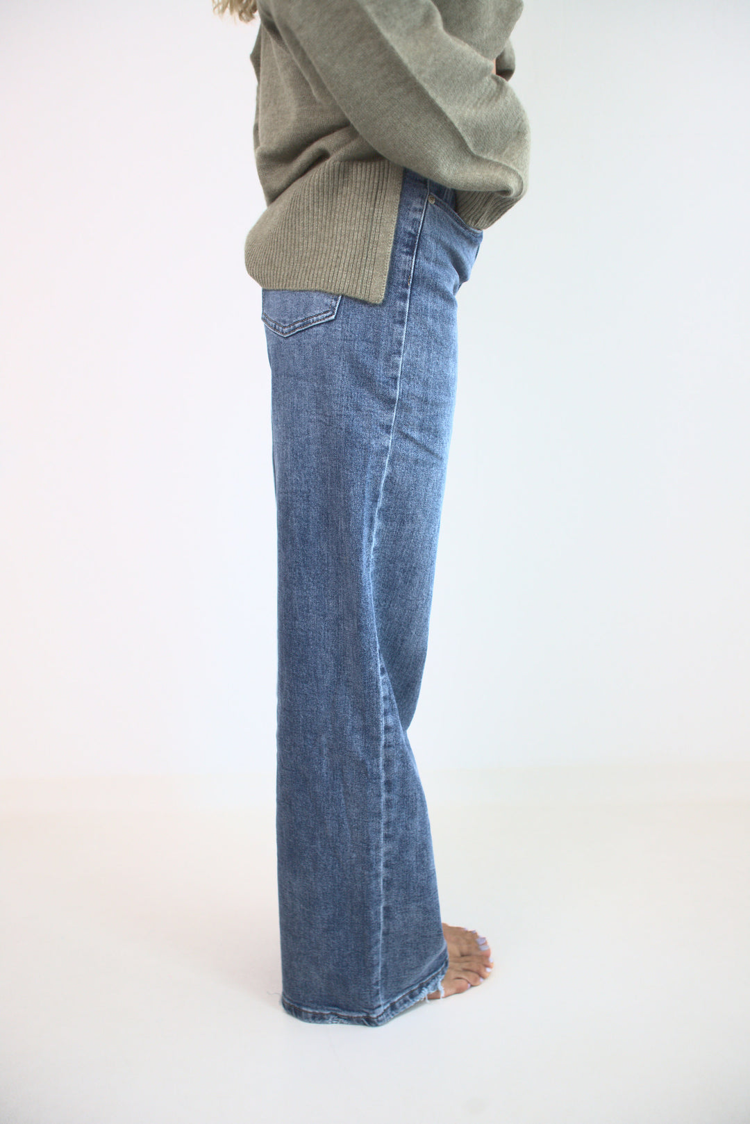 Downtown Classic Straight Fit Jeans