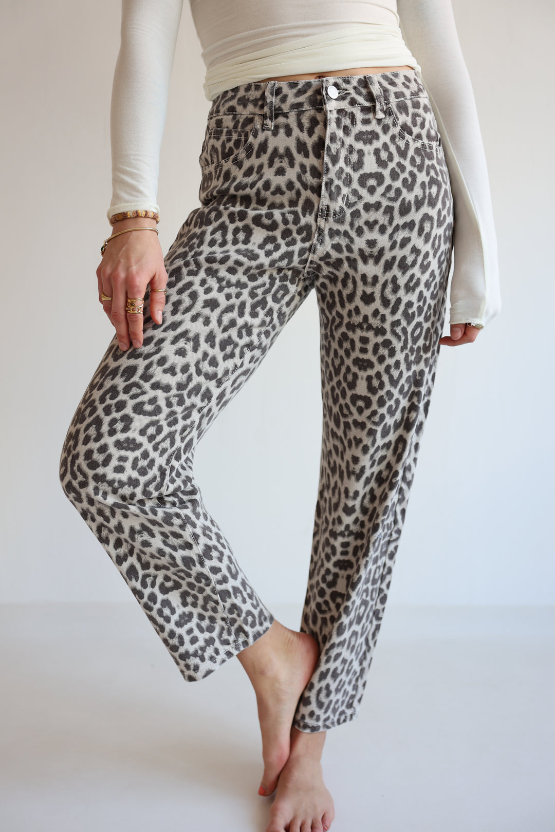 Mom Jeans mit Leoprint