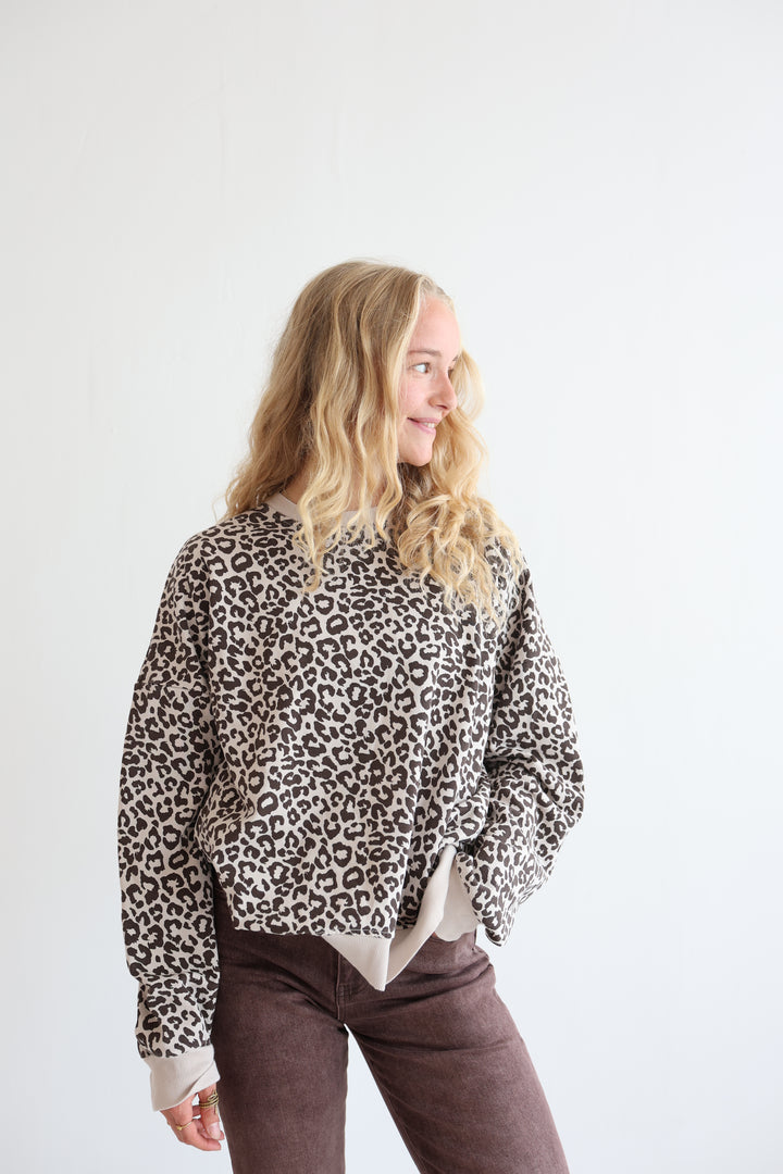 Sweater mit Leoprint