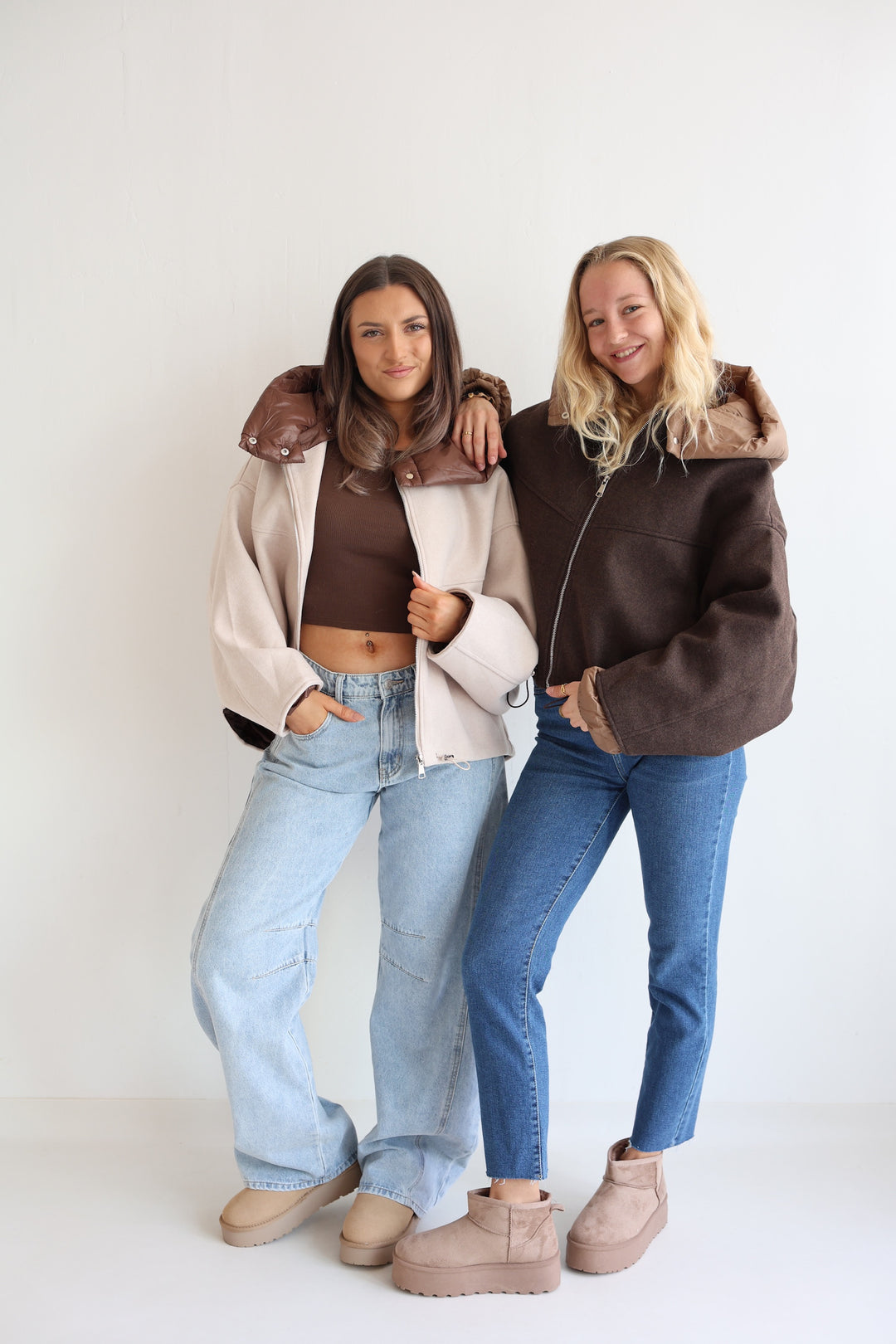 Leichte Bomberjacke mit abnehmbarer Kapuze