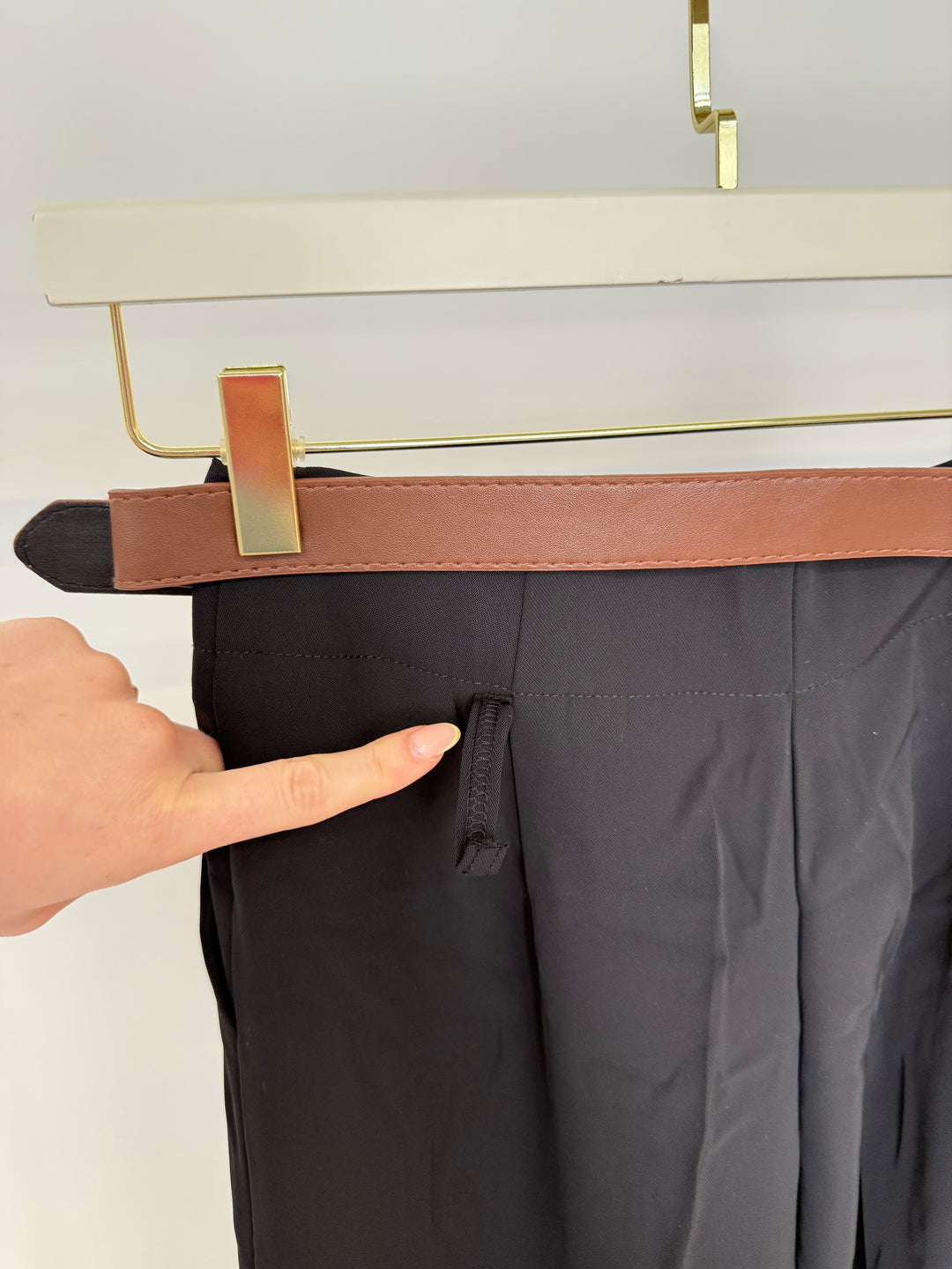 BUNDFALTENHOSE MIT GÜRTEL ANNA SCHWARZ GR.XS (B-WARE)