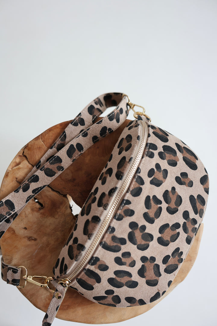 Crossbody Bag Medium aus Wildleder