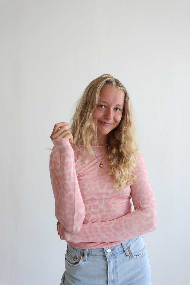 Cashmere Longsleeve mit Leoprint