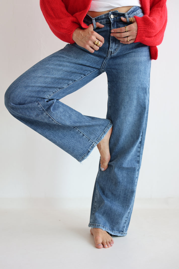 Downtown Classic Straight Fit Jeans