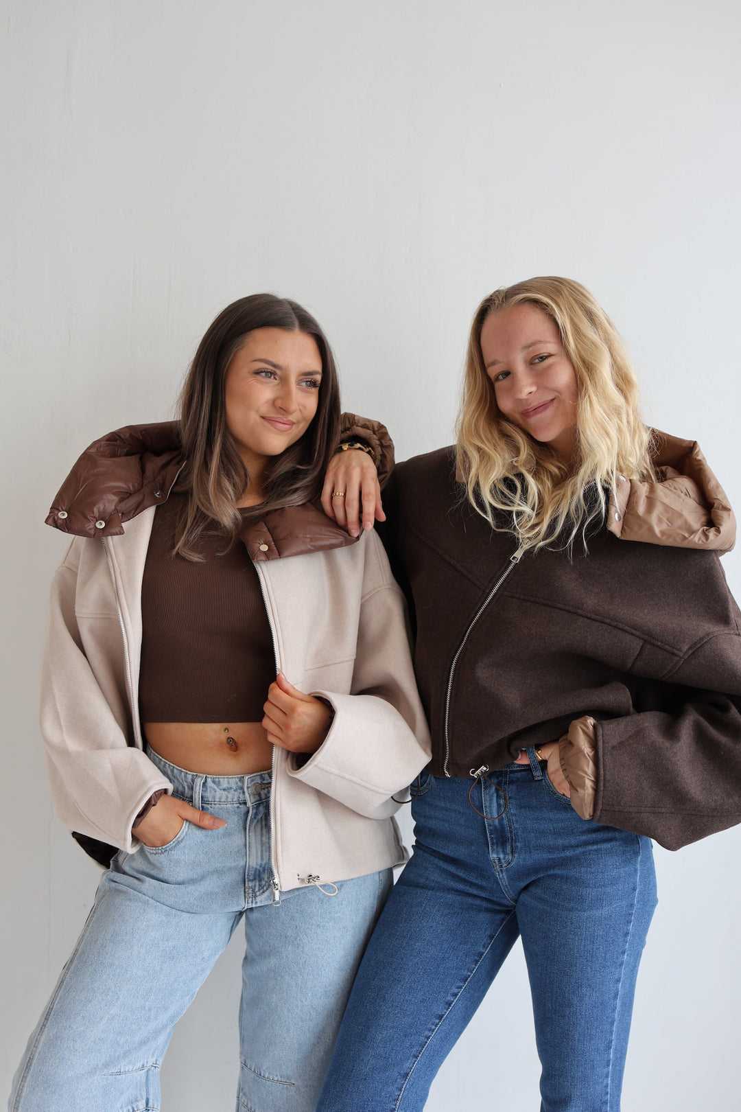 Leichte Bomberjacke mit abnehmbarer Kapuze