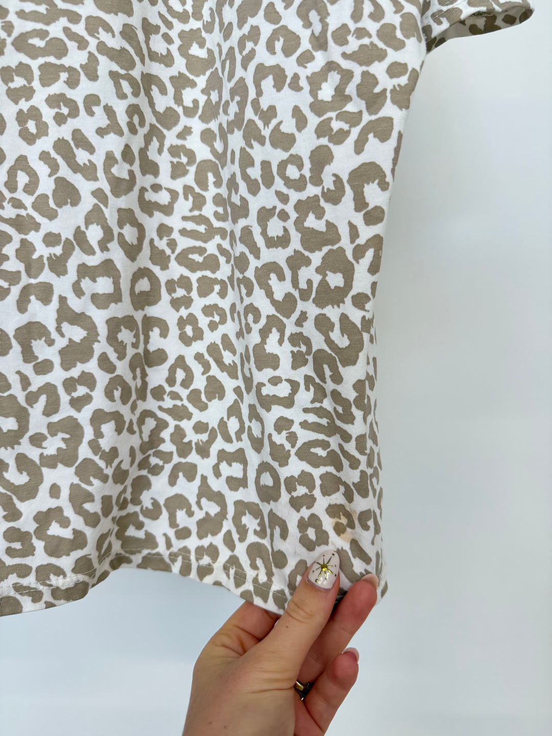 OVERSIZE T-SHIRT MIT LEOPRINT VANILLA (B-WARE)
