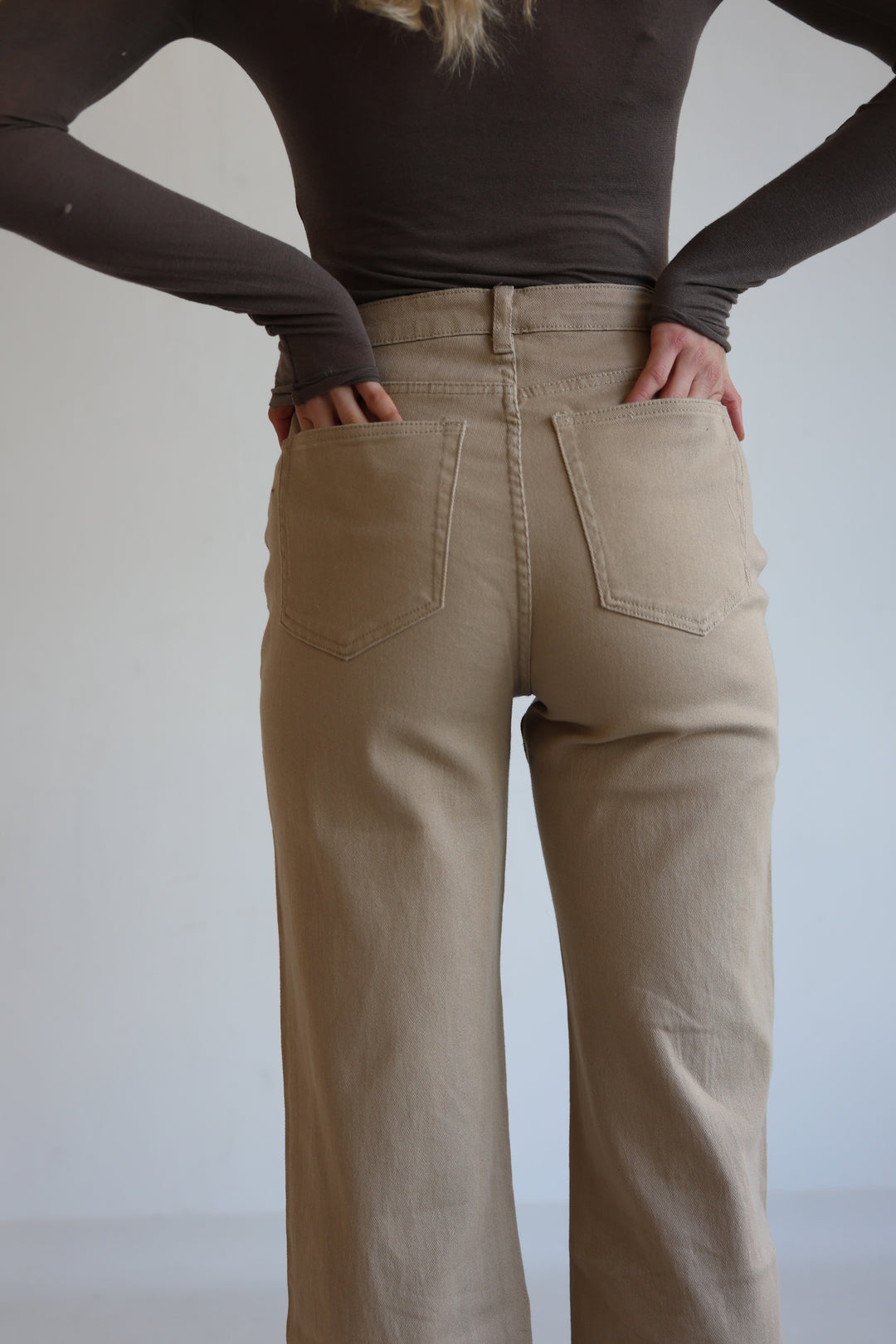 Straight Fit Jeans in Beige Aurelia