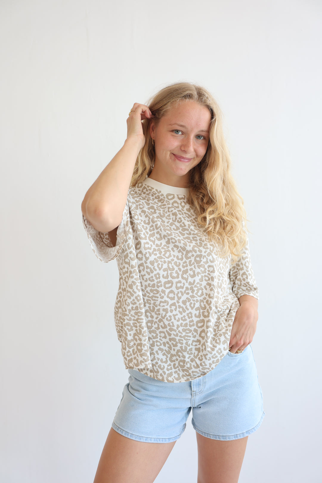 Oversize T-Shirt mit Leoprint