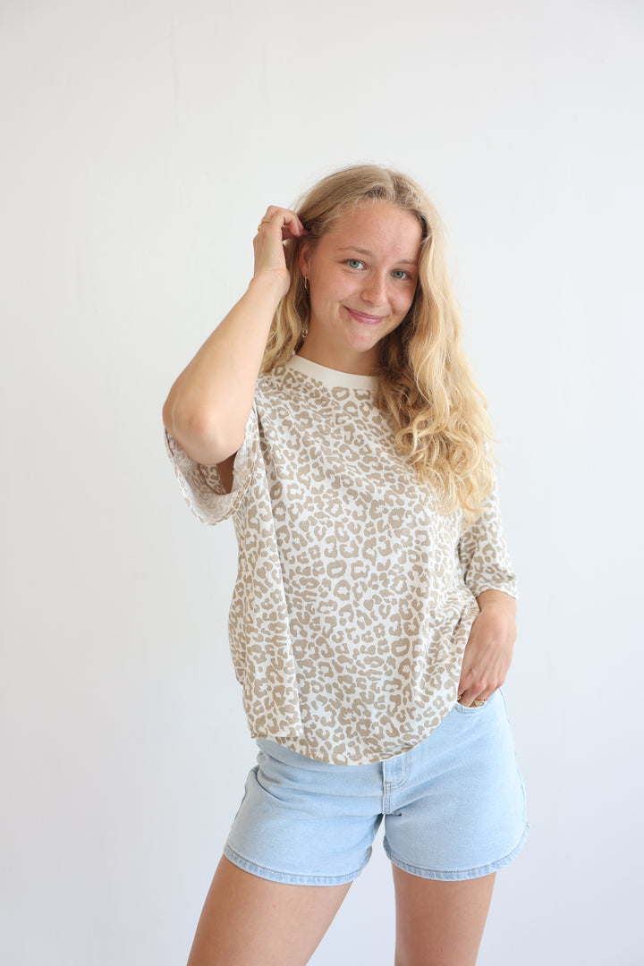 Oversize T-Shirt mit Leoprint