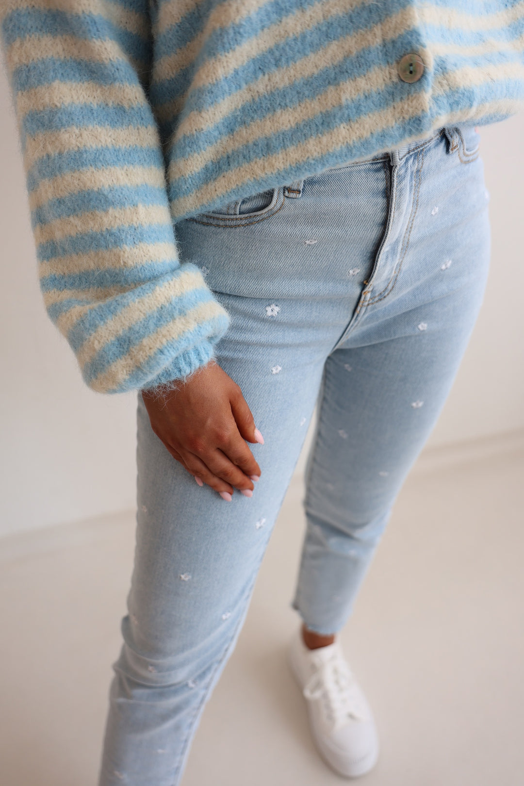 Mom Jeans White Flowers (2676)