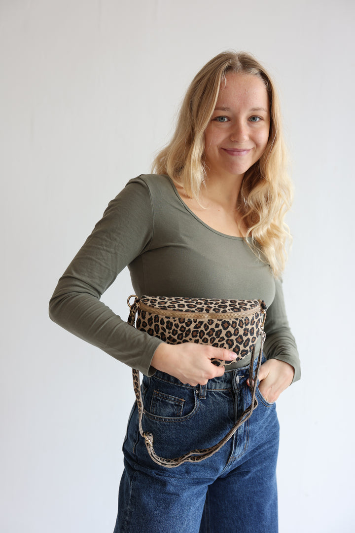Crossbody Bag Small aus Wildleder