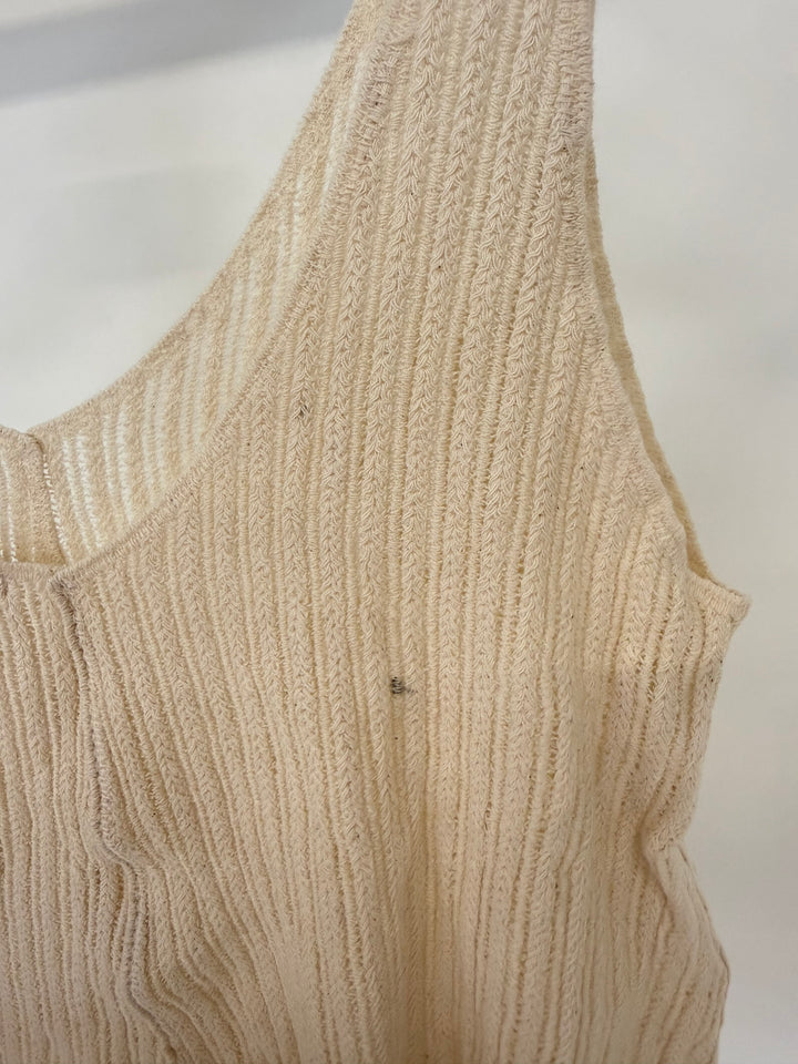 RIBBED SLEEVELESS V-NECK TOP (B-WARE)