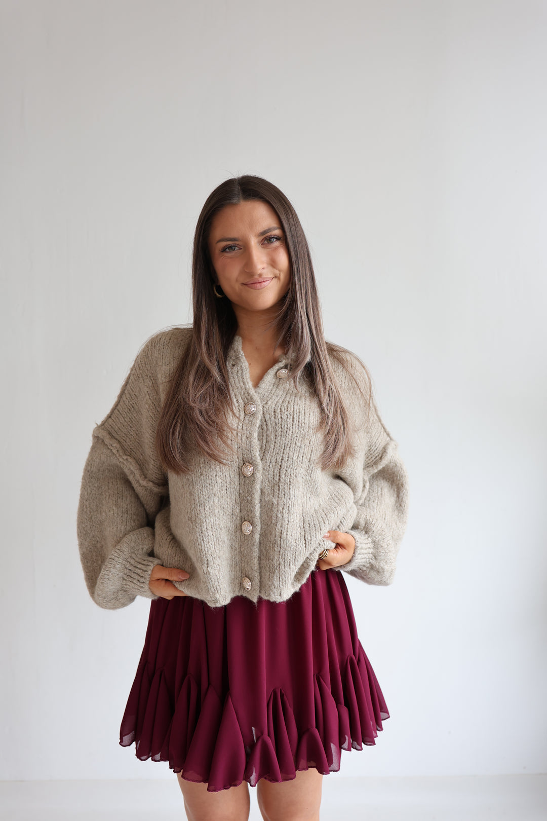 Kurzer Oversize Cardigan mit goldenen Manschettenknöpfen Claire