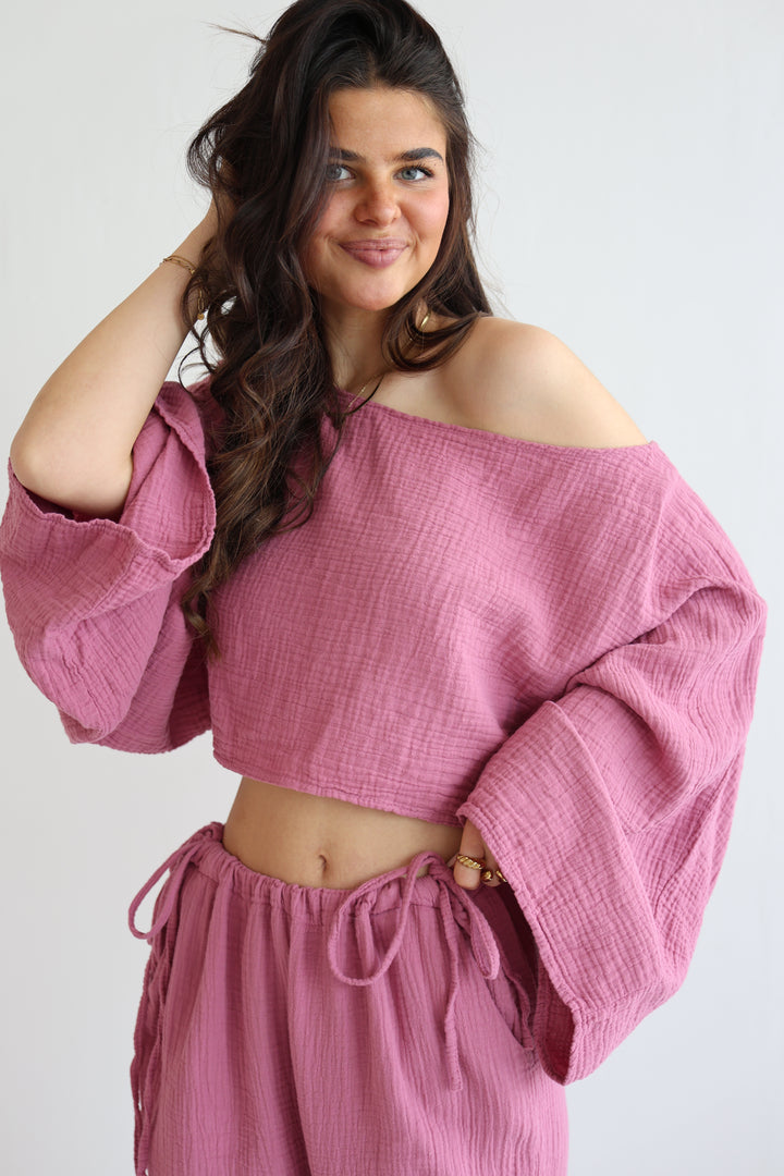 Zweiteiler aus Musselin mit Offshoulder-Shirt