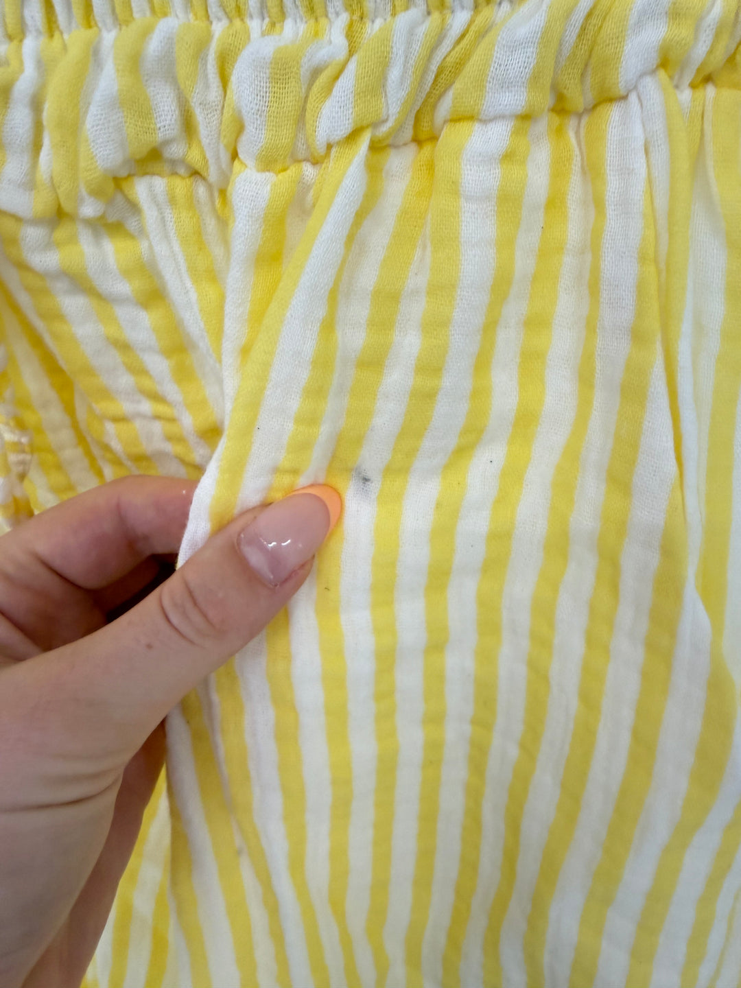 KURZE MUSSELINSHORTS MIT STREIFEN LEMON (B-WARE)