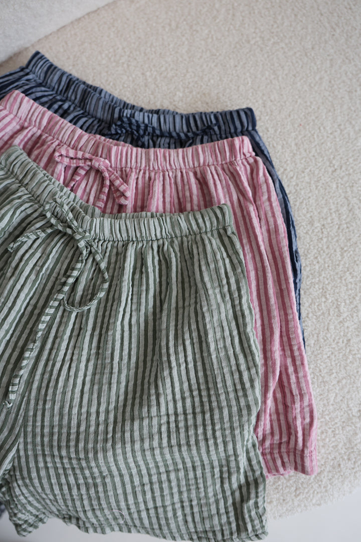 Kurze Musselinshorts Little Lines