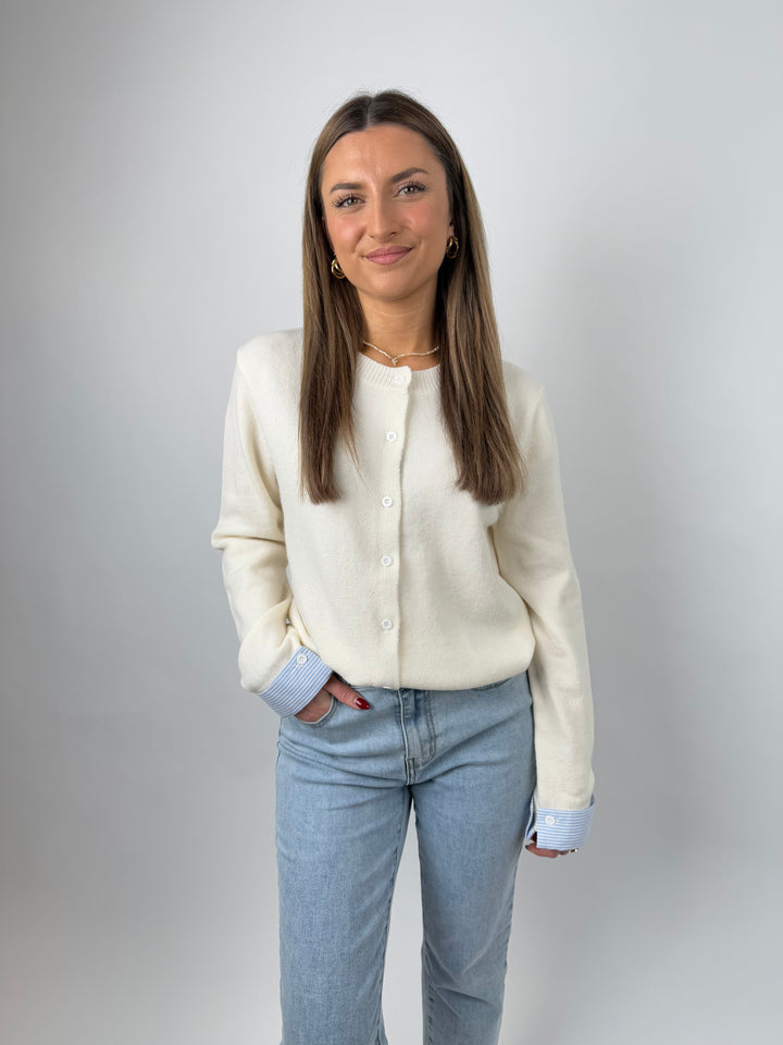 Strickjacke mit Hemddetails