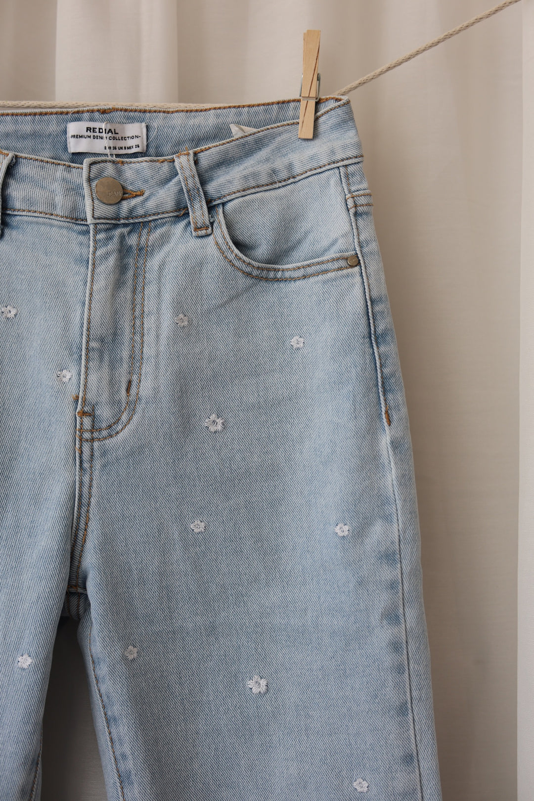 Mom Jeans White Flowers (2676)