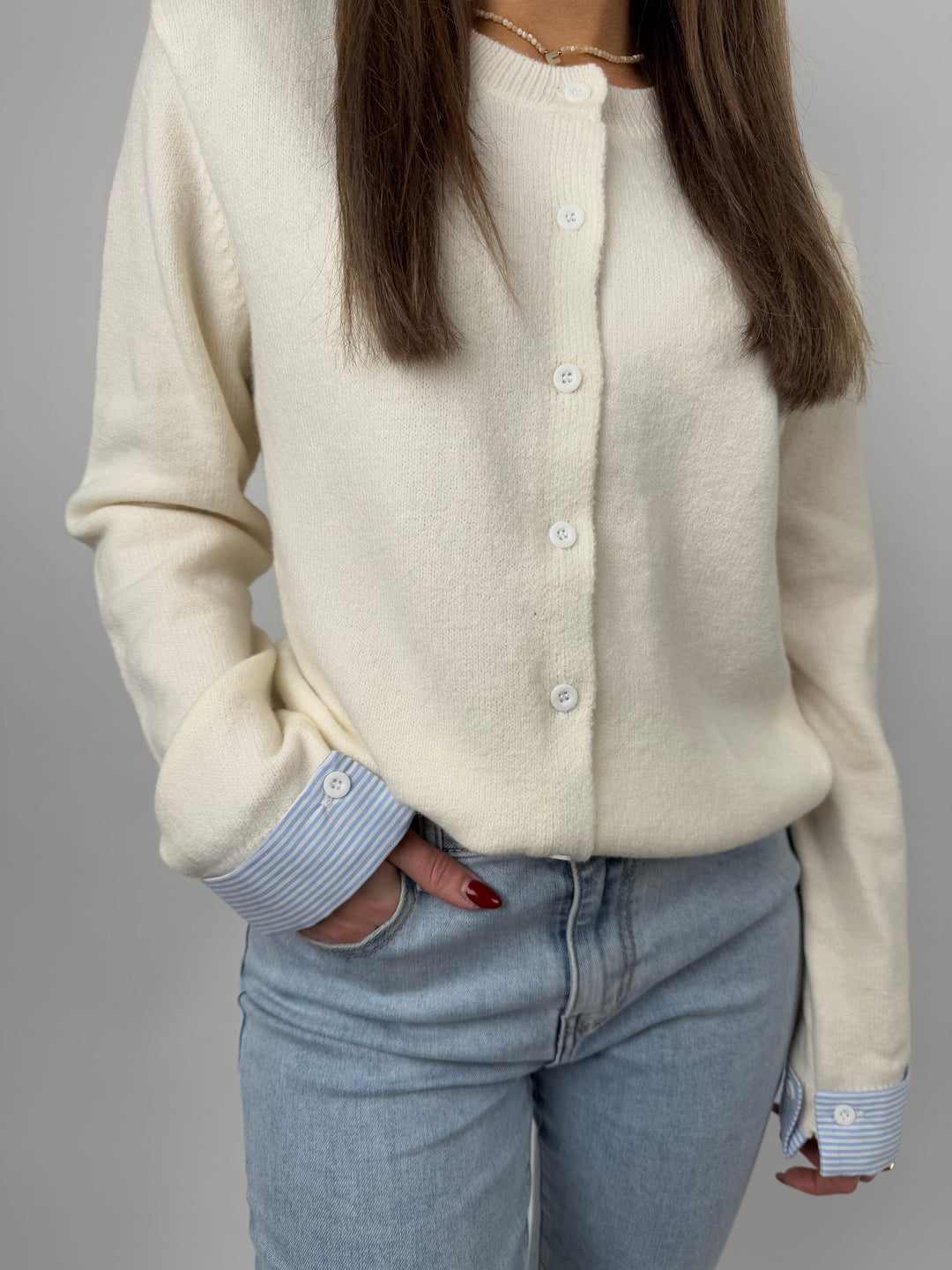 Strickjacke mit Hemddetails