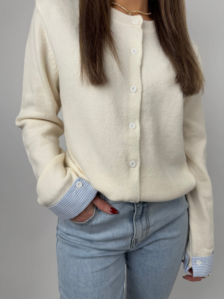 Strickjacke mit Hemddetails