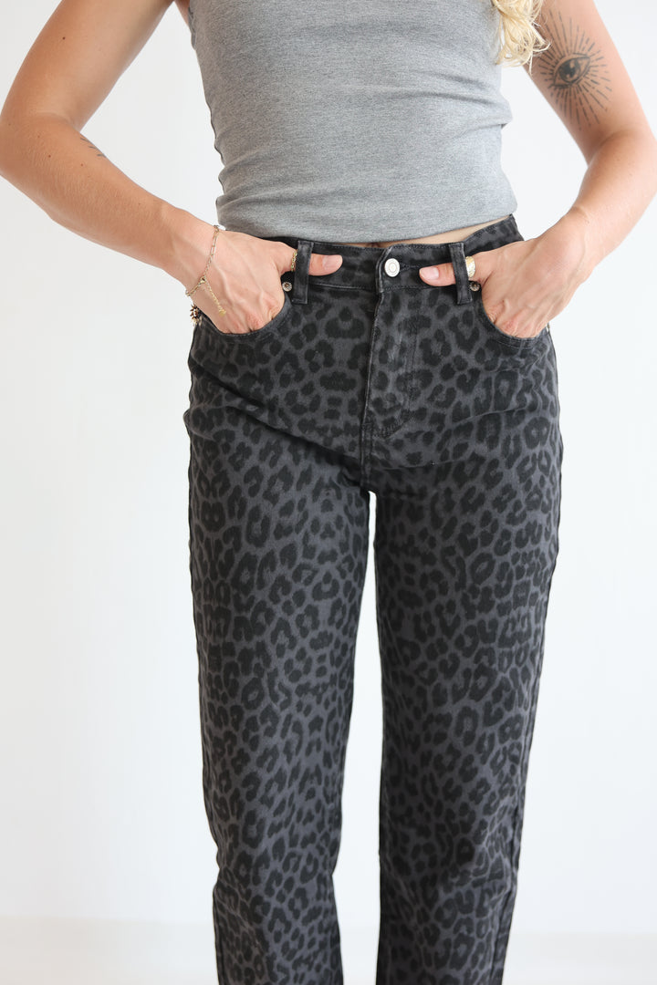 Noir Wild Mom Jeans