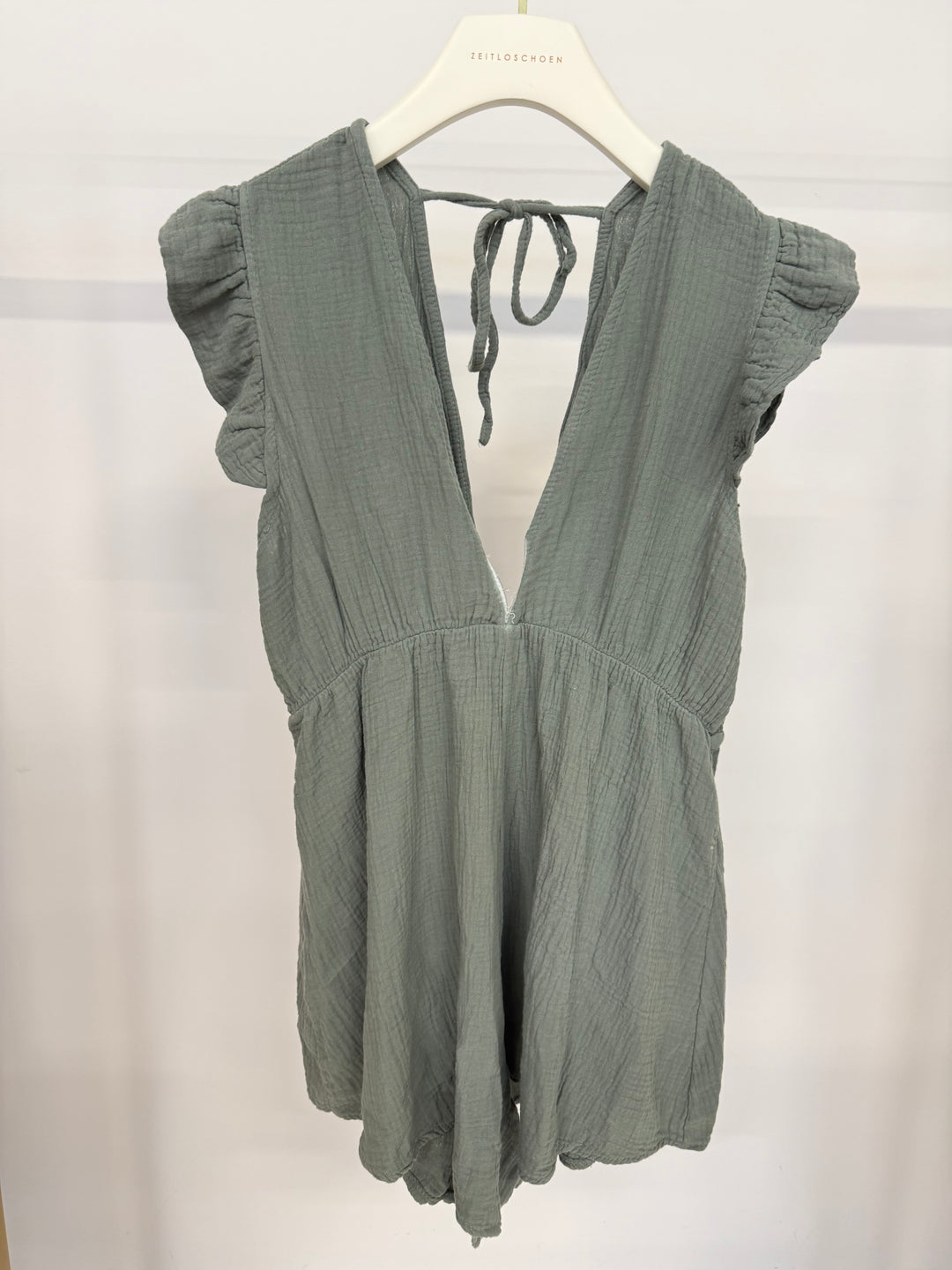 MUSSELIN-JUMPSUIT MIT RÜSCHEN KHAKI (B-WARE)