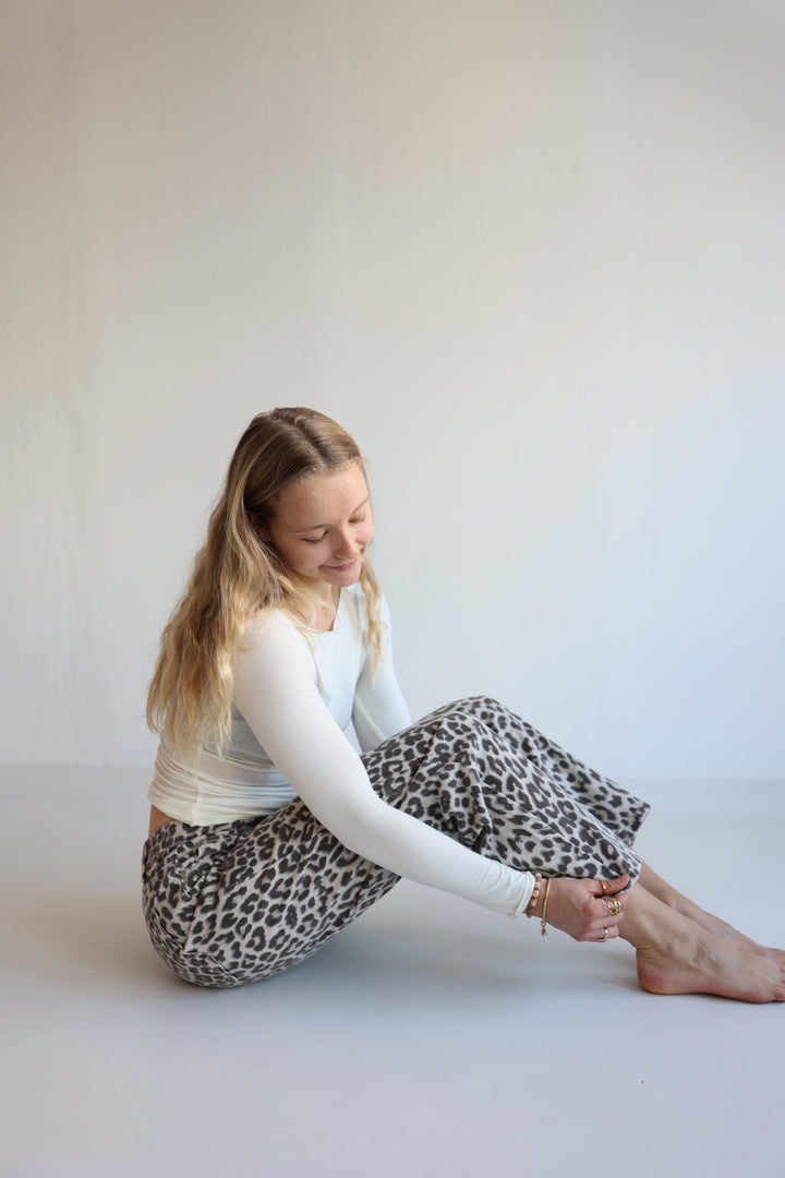 Mom Jeans mit Leoprint